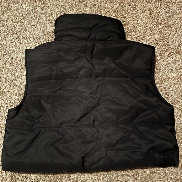 Cropped puffer with no sleeves. I purchased this from Shein, Size M, color black - Picture 2 of 2